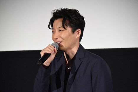 「僕もまだ純潔でございます」と発言し、照れる星野源。