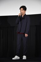 子供の泣き叫ぶ声を「エーン」と真似する星野源。