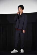 子供の泣き叫ぶ声を「エーン」と真似する星野源。