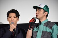 左から星野源、細野豪氏。
