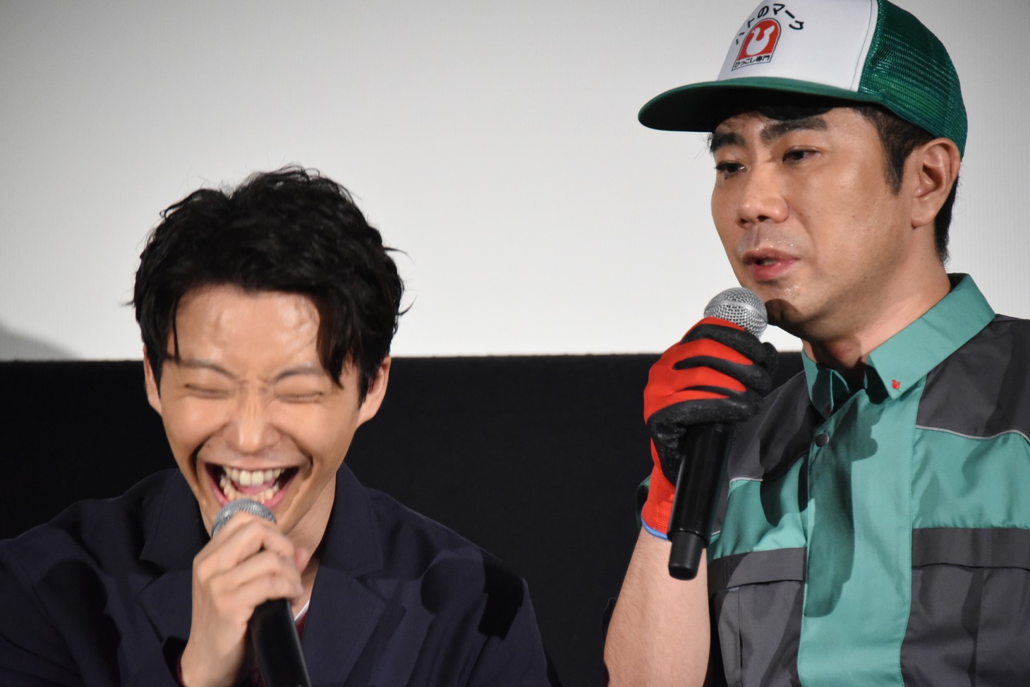 左から星野源、藤井隆。