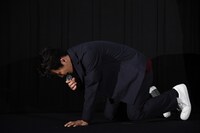 膝から崩れ落ちた星野源。