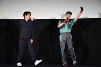 左から星野源、「テッテレー！」と言う藤井隆。