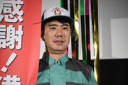 細野豪氏になりきる藤井隆。