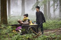 「niko and...」のWebムービー「autumn true true true」のオフショット。