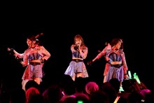 「Juice=Juice LIVE TOUR 2019 ～Con Amor～」東京・新宿ReNY公演の様子。（写真提供：アップフロントグループ）