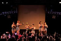 「Juice=Juice LIVE TOUR 2019 ～Con Amor～」東京・新宿ReNY公演の様子。（写真提供：アップフロントグループ）