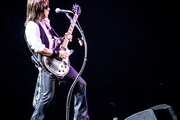 松本孝弘(G)(写真提供:VERMILLION RECORDS)