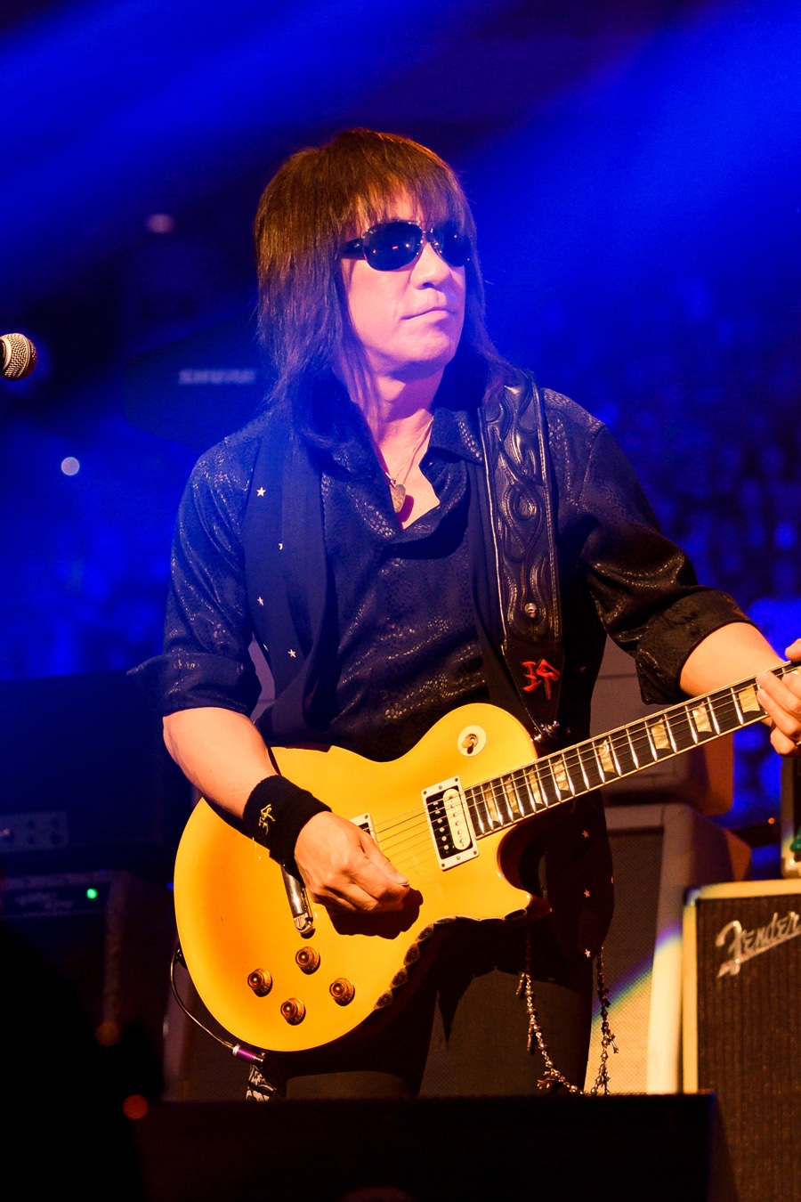 松本孝弘（G）（写真提供：VERMILLION RECORDS）