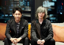 左から大泉洋、米津玄師。