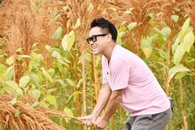 アマランサスの畑を訪れた宮川大輔。(c)日本テレビ