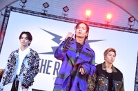 左から吉野北人、川村壱馬、RIKU。