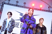 左から吉野北人、川村壱馬、RIKU。