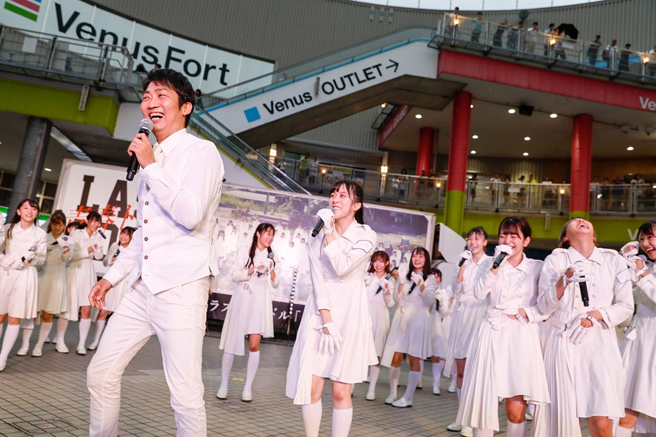 会場にサプライズ登場したNON STYLEの石田明。（Photo by Yoshifumi Shimizu）