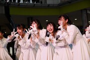 「ラスアイ、よろしく」を披露するラストアイドル。（Photo by Yoshifumi Shimizu）