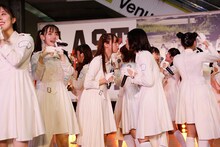 「ラスアイ、よろしく」を披露するラストアイドル。（Photo by Yoshifumi Shimizu）