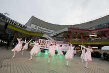 「現実」を披露するラストアイドル。（Photo by Yoshifumi Shimizu）