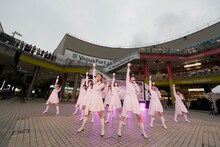 「現実」を披露するラストアイドル。（Photo by Yoshifumi Shimizu）