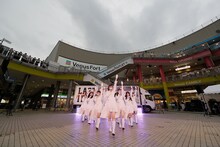 を披露するラストアイドル。（Photo by Yoshifumi Shimizu）