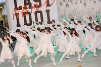 「青春トレイン」を披露するラストアイドル。（Photo by Yoshifumi Shimizu）