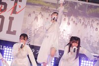 「青春トレイン」を披露するラストアイドル。（Photo by Yoshifumi Shimizu）