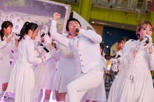 会場にサプライズ登場したNON STYLEの石田明。（Photo by Yoshifumi Shimizu）