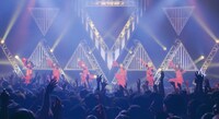 EMPiRE「SO i YA」ライブ映像のワンシーン。