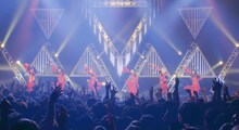 EMPiRE「SO i YA」ライブ映像のワンシーン。