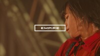 EMPiRE「SO i YA」ライブ映像のワンシーン。