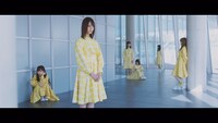 日向坂46「ホントの時間」ミュージックビデオのワンシーン。