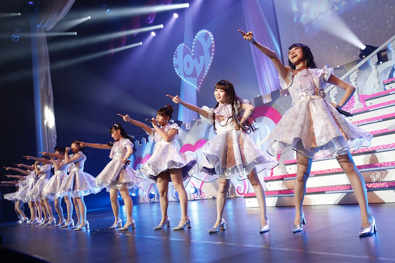 「=LOVE デビュー2周年記念コンサート」の様子。（写真提供：代々木アニメーション学院）