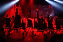 「=LOVE デビュー2周年記念コンサート」の様子。（写真提供：代々木アニメーション学院）