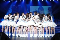 「=LOVE デビュー2周年記念コンサート」の様子。（写真提供：代々木アニメーション学院）