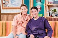 左からRIKU、福田充徳。