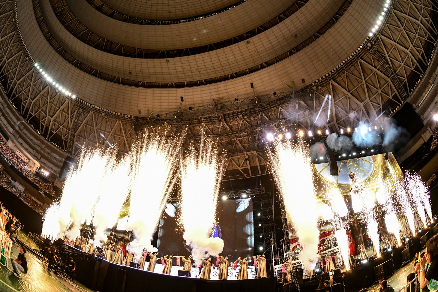 「史上最強の移動遊園地 DREAMS COME TRUE WONDERLAND 2019」大阪・京セラドーム大阪公演の様子。（撮影：中河原理英、岸田哲平）
