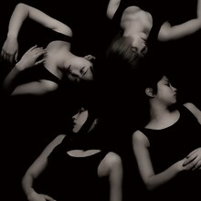 NILKLY。右上が蒼山ユーリ。