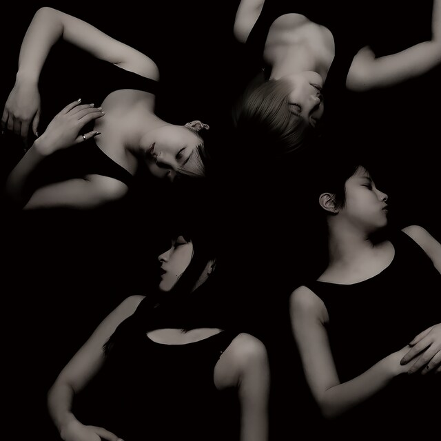 NILKLY。右上が蒼山ユーリ。