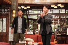 明石家さんまと星野源。(c)カンテレ