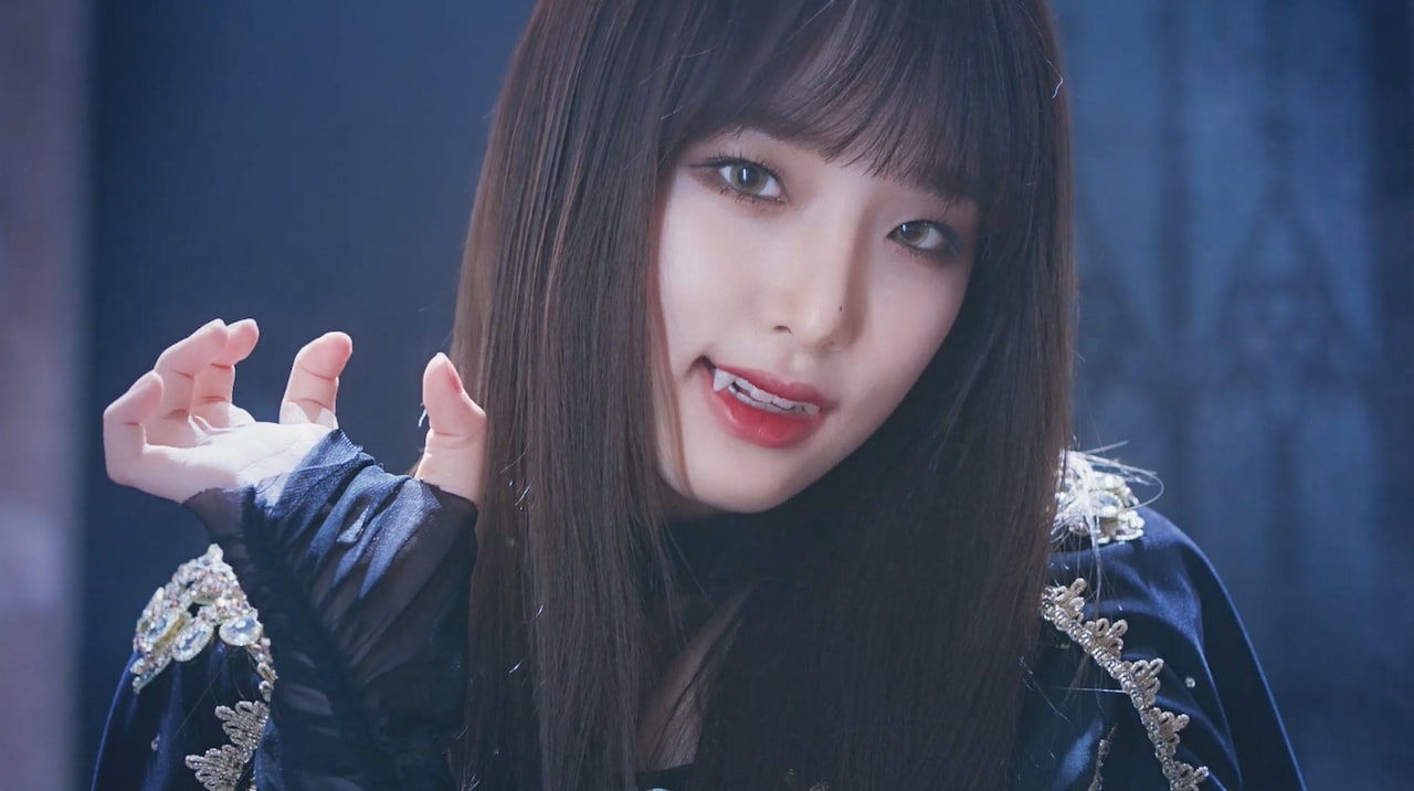 IZ*ONE「Vampire」ミュージックビデオのワンシーン。(c)OFF THE RECORD