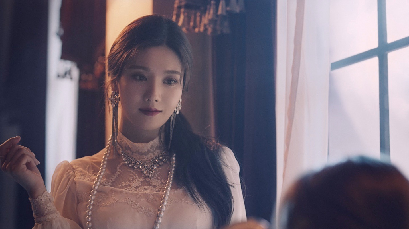 IZ*ONE「Vampire」ミュージックビデオのワンシーン。(c)OFF THE RECORD