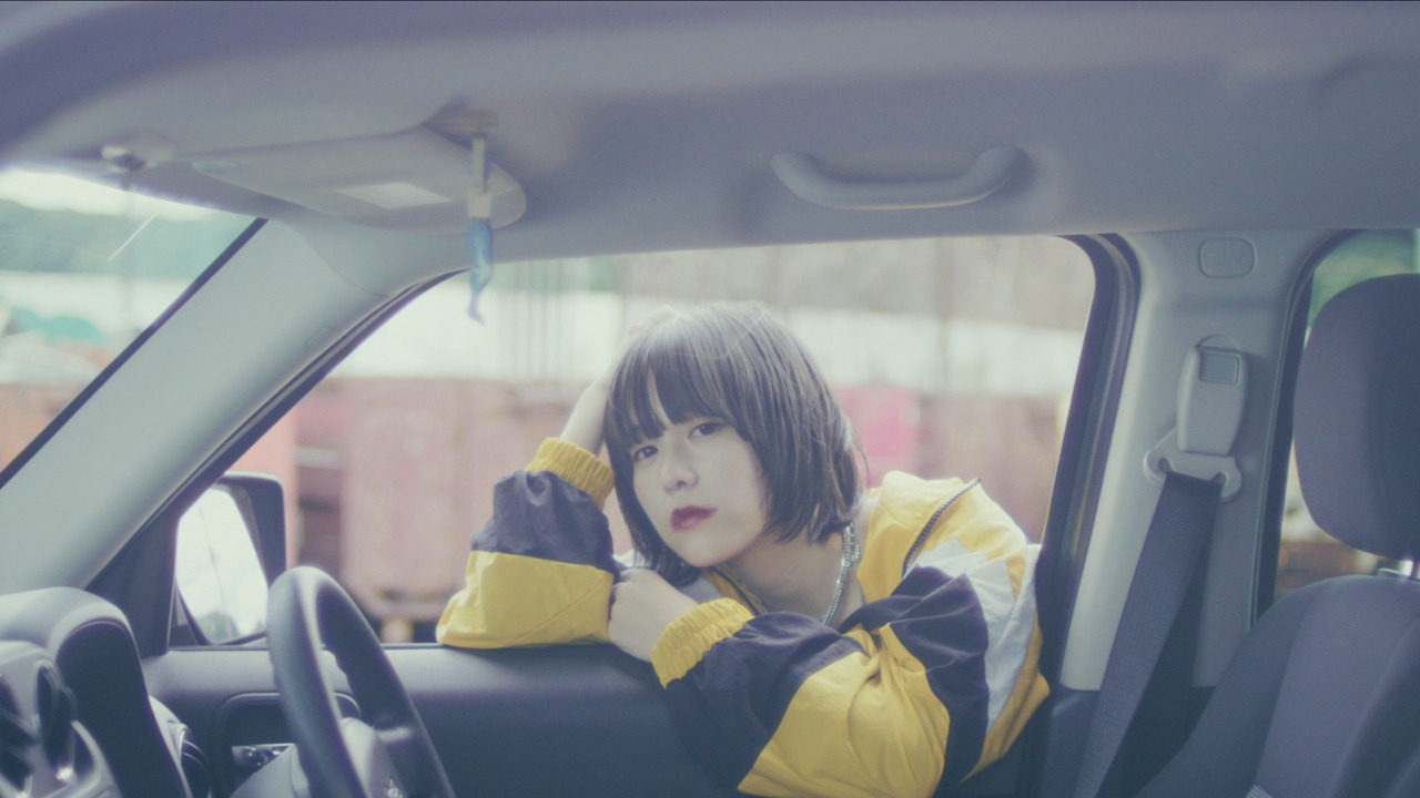 みゆな「グルグル」ミュージックビデオのワンシーン。