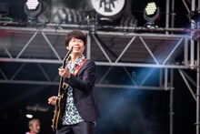 ウルフルズのサポートを務めた桜井秀俊（真心ブラザーズ）。（撮影：釘野孝宏）