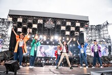 ウルフルズと氣志團。（撮影：釘野孝宏）