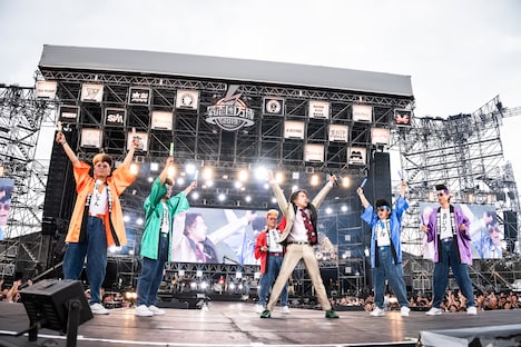 ウルフルズと氣志團。（撮影：釘野孝宏）