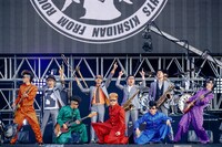 氣志團とスカパラホーンズ。（撮影：上山陽介）