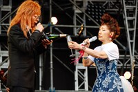 左から綾小路翔（氣志團）、森山良子。（撮影：上山陽介）