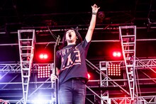 猪狩秀平（G, Vo / HEY-SMITH）（撮影：青木カズロー）