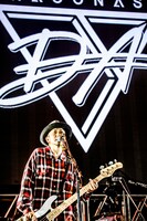 T$UYO$HI（The BONEZ、Pay money To my Pain）（撮影：青木カズロー）