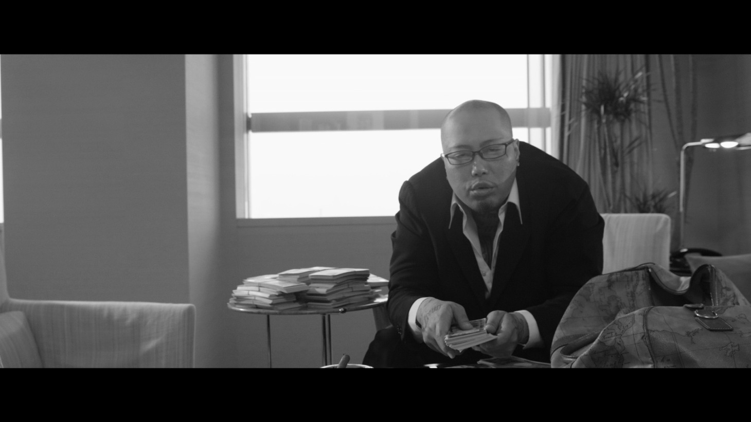 DJ TATSUKI「What You Know About feat. BIG-T, T2K & D.O」ミュージックビデオのワンシーン。