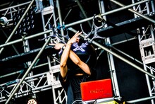 DJ DANGER×DEER（DJ / コロナナモレモモ（マキシマム ザ ホルモン2号店））（撮影：浜野カズシ）